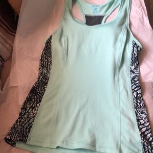 NWOT IKONIK Workout Top 90% poly 10% spandex. Size small.